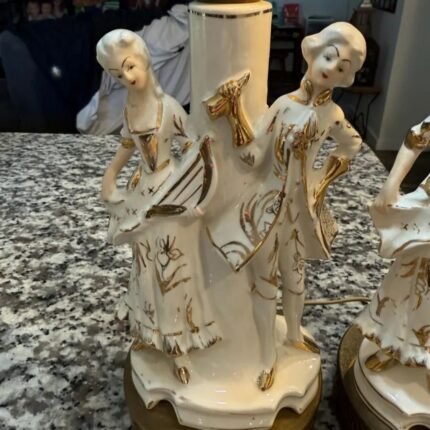 VINTAGE VICTORIAN JAPANESE PORCELAIN TABLE LAMPS