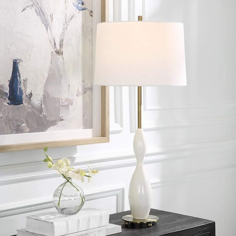 MODERN TEXTURED WHITE CERAMIC TABLE LAMP