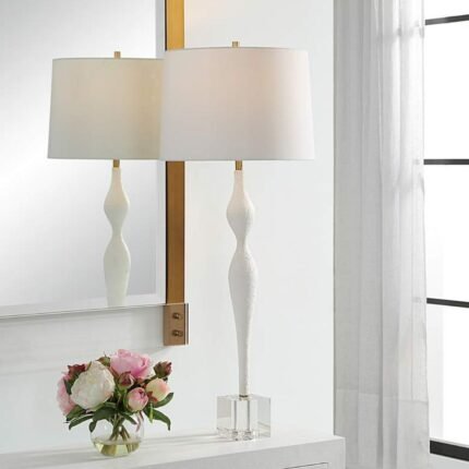 MODERN SCULPTURE WHITE CERAMIC TABLE LAMP