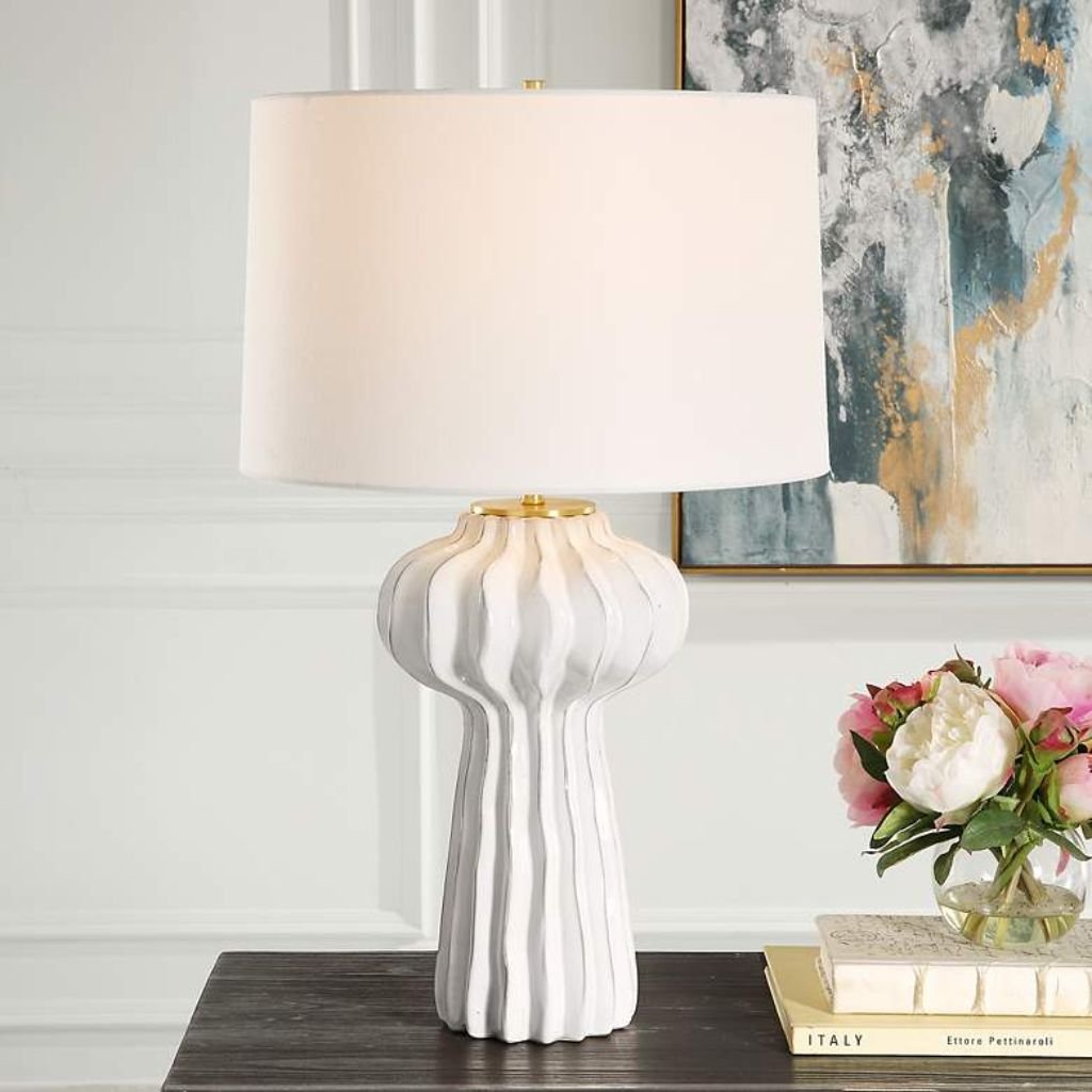 1 MODERN WHITE PORCELAIN TABLE LAMP