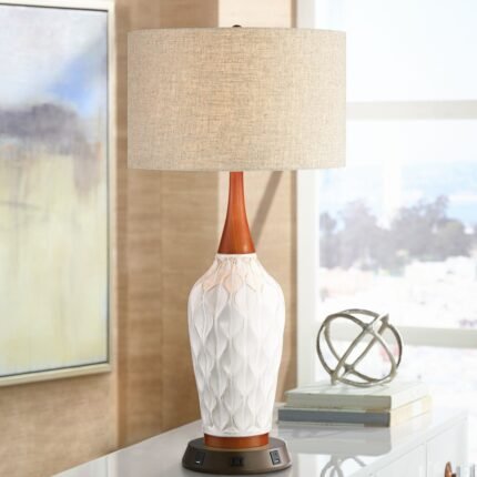 WHITE CERAMIC TABLE LAMP