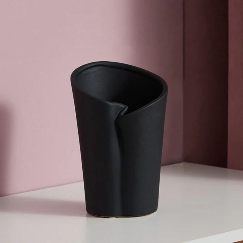 FLOW EDGE VASE BLACK