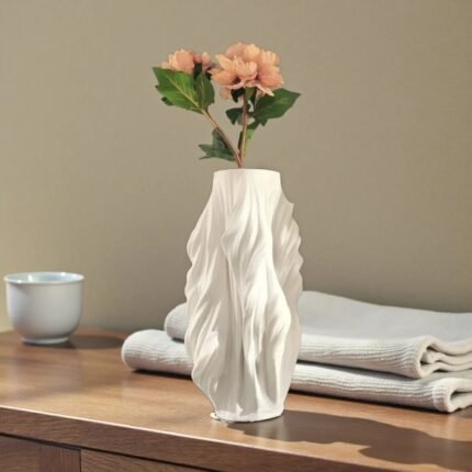FLOW FORM VASE WHITE