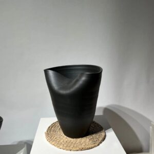 FLOW CREST VASE BLACK