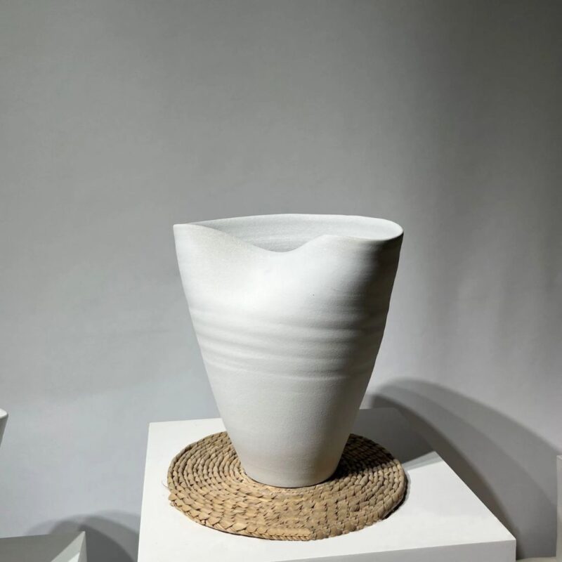FLOW CREST VASE WHITE
