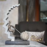 STEPS BRONZE STRIVE SHOWPIECE