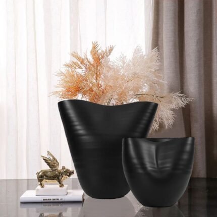 FLOW CREST VASE BLACK