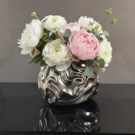 FLUID FORM VASE SILVER