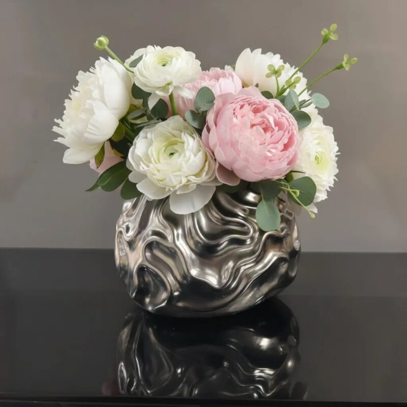 FLUID FORM VASE SILVER