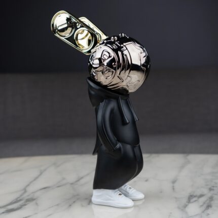 HOODED HYPE FIGURINE
