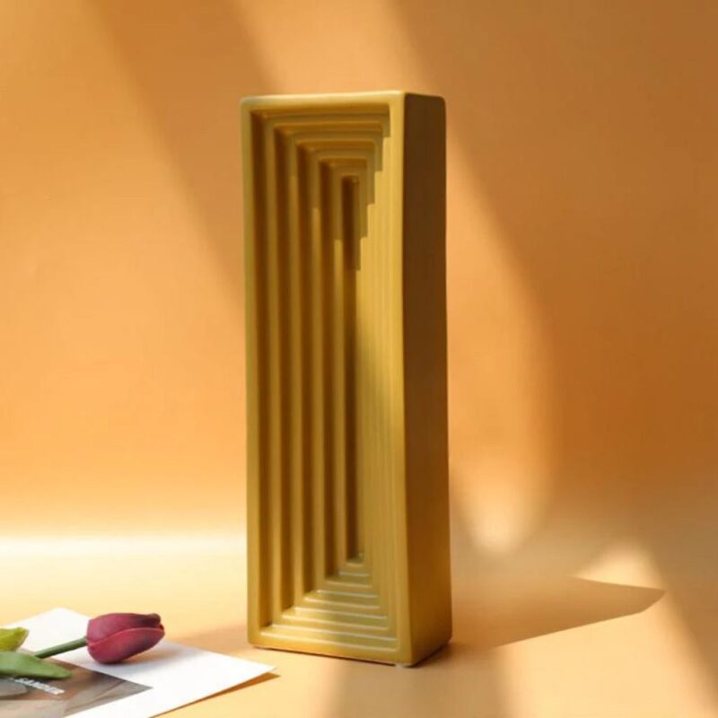LINEAR FRAME VASE