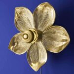Wall Lamp Flower Gold, full front view of the sculpted leaves