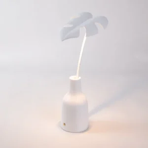 Table Lamp Palm Leaf, full front view of the leaf sculpture