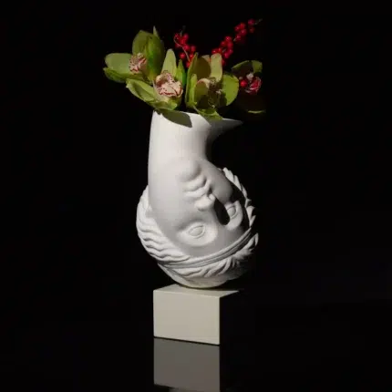 Close-up of the inverted bust vase opening