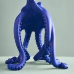 Table Lamp Octopus Blue, full front view of the octopus sculpture