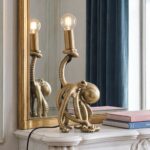 Table Lamp Octopus Gold, full front view of the octopus sculpture