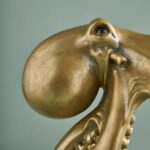 Table Lamp Octopus Gold, full front view of the octopus sculpture