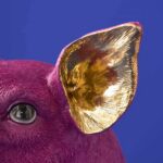 Table Lamp Pig Gold, full front view of the pig sculpture
