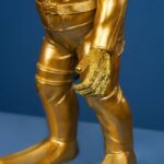 Table Lamp Monkey Diver Gold, illuminated view