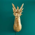 Wall Lamp Dragon Gold, full front view of the dragon sculpture