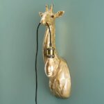 Wall Lamp Giraffe Gold Small, close-up detail of the gold finish
