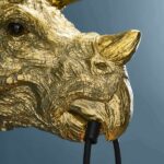 Wall Lamp Triceratops Gold, close-up detail of the gold finish