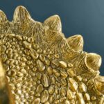 Wall Lamp Triceratops Gold, close-up detail of the gold finish